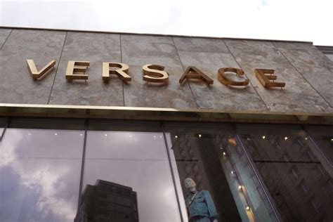 versace sample sale nyc shut down|Police Shut Down New York Versace Sa.